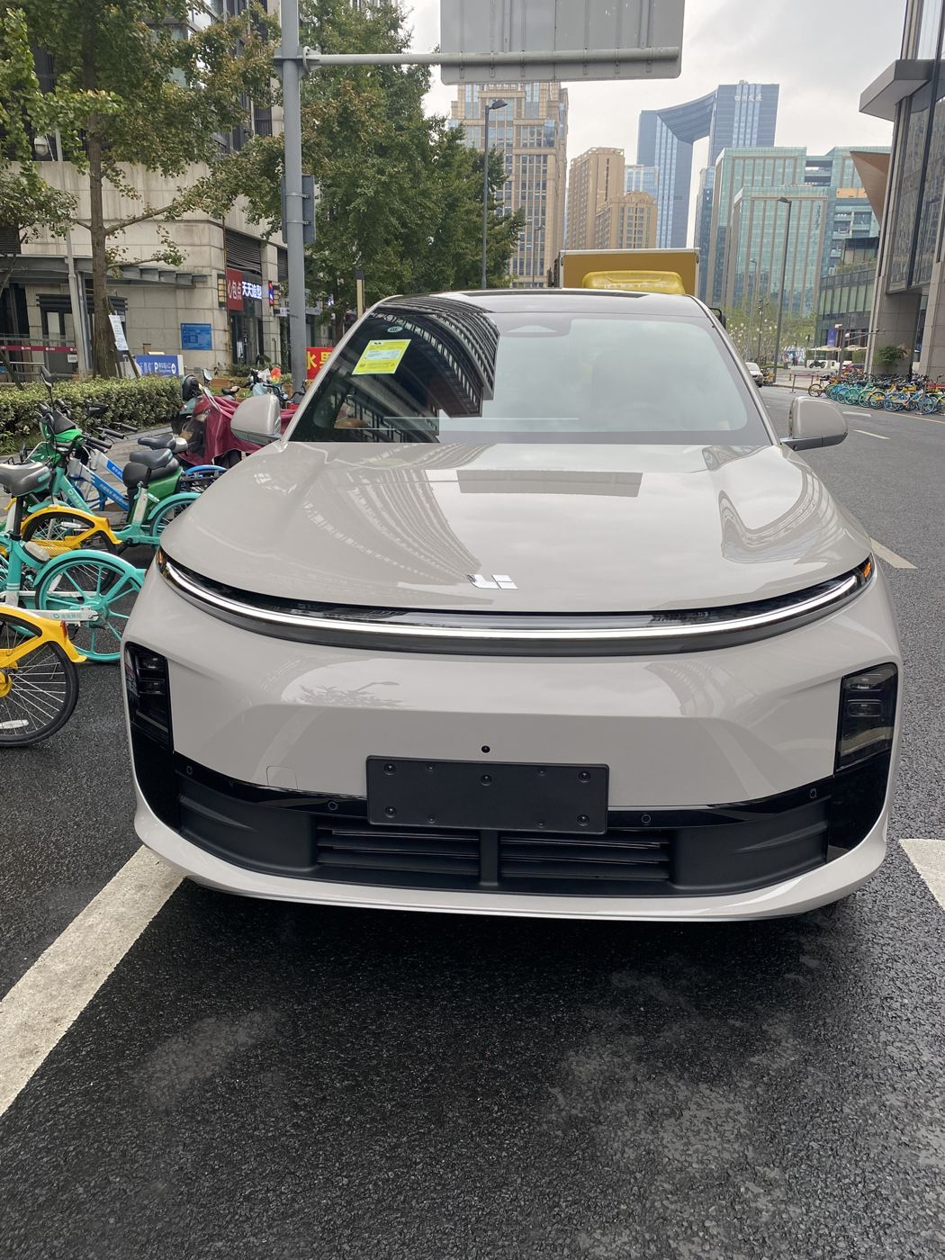 DB视讯 MEGA 高压纯电 MPV